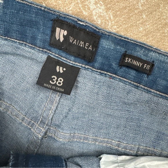 WAIMEA Stylish Distressed Blue Jeans with Colorful Accents - Picture 7 of 11